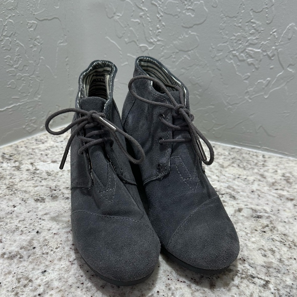 Tom's Gray Suede Women's Kala Booties